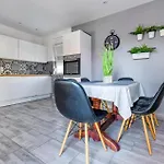 3 Bedroom In Dom wakacyjny *
