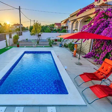 Nyaraló 3 Bedroom In Privlaka