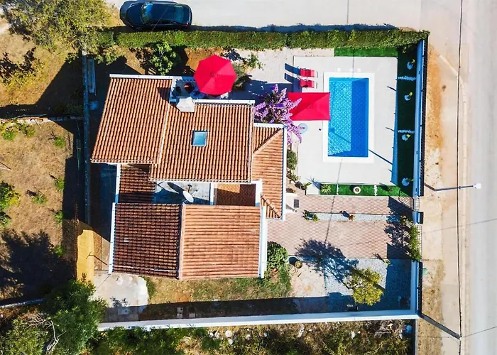 3 Bedroom In Nyaraló Privlaka